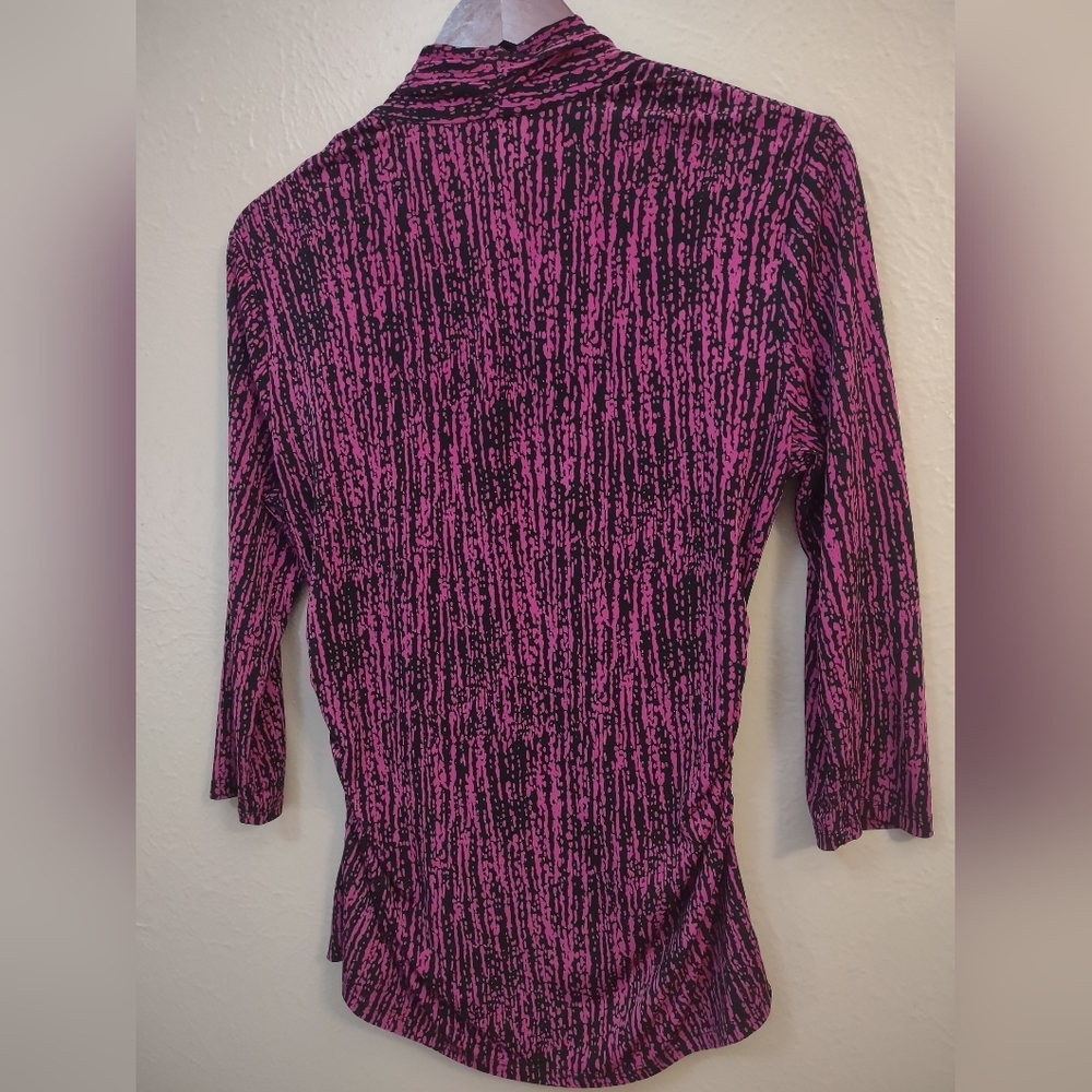 Vince Camuto Fuchsia Black Abstract Ruched Sides Stretch V-Neck 3/4 Sleeve Top - Picture 12 of 13
